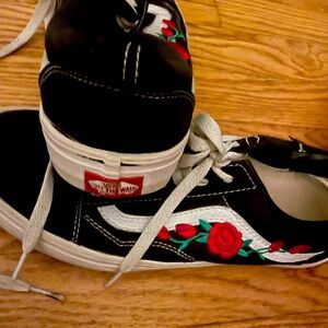 Floral design black vans